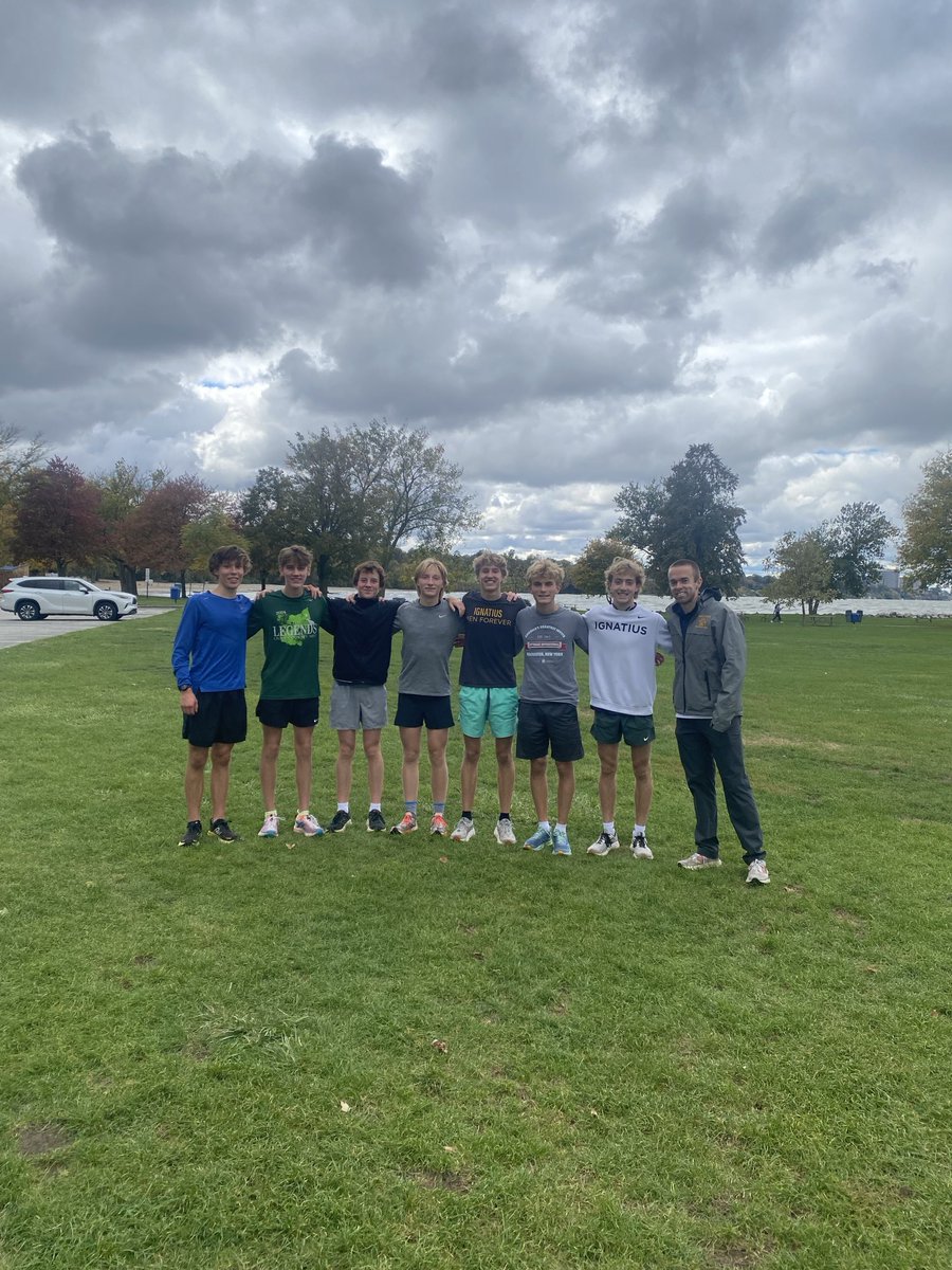 markc_becker's tweet image. Iggy cc team getting focused for districts. Run fast, bring home a winner #SIHSSports.