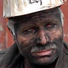 #deprem diyince,deprem zamanı gönüllü yardım için koşan madencilerimiz geliyor aklıma. Sessizce ama hiç yorulup dinlenmeden kaç hayat kurtardılar. Şimdi onlar zorda,desteğe ihtiyaçları var. #MadenciyeSes olalım
Bu kez #MadencilerKazansın