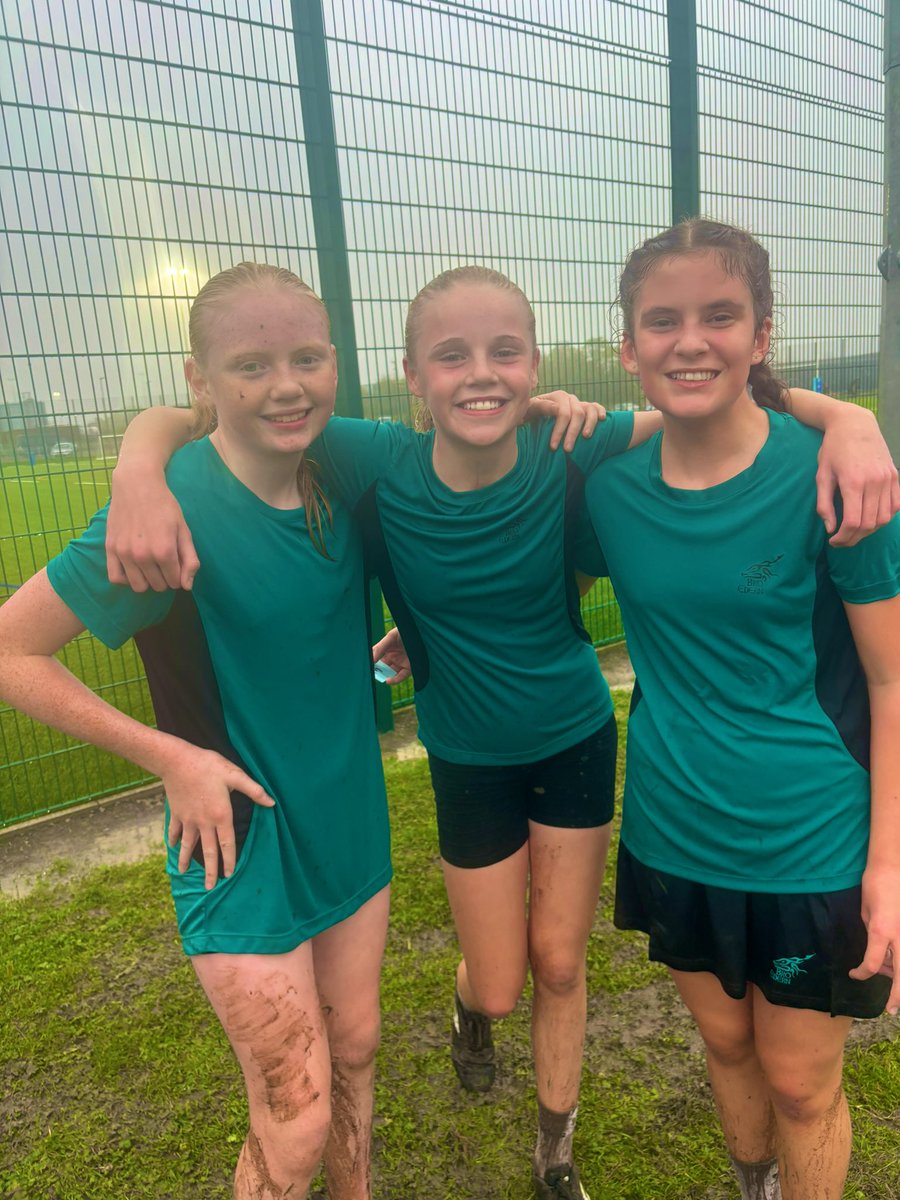 Da iawn chi merched👏🏻
 Cwrs anodd a tywydd ofnadwy 💪🏻 #balch #trawsgwlad <a href="/AG_BroEdern/">Addysg Gorfforol</a>