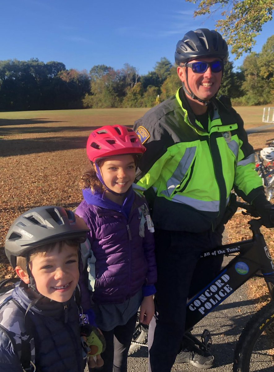 WillardSchool's tweet photo. Thanks to the Willard PTG Green Team, Sarah Ashebir from Safe Routes, Ron Holsinger of the CPD and over 150 participating students that made today's Walk, Bike &amp; Roll-to-School a grand success! @SafeRoutes_MA https://t.co/4FKoYuRphp https://t.co/PlvqrIrHil