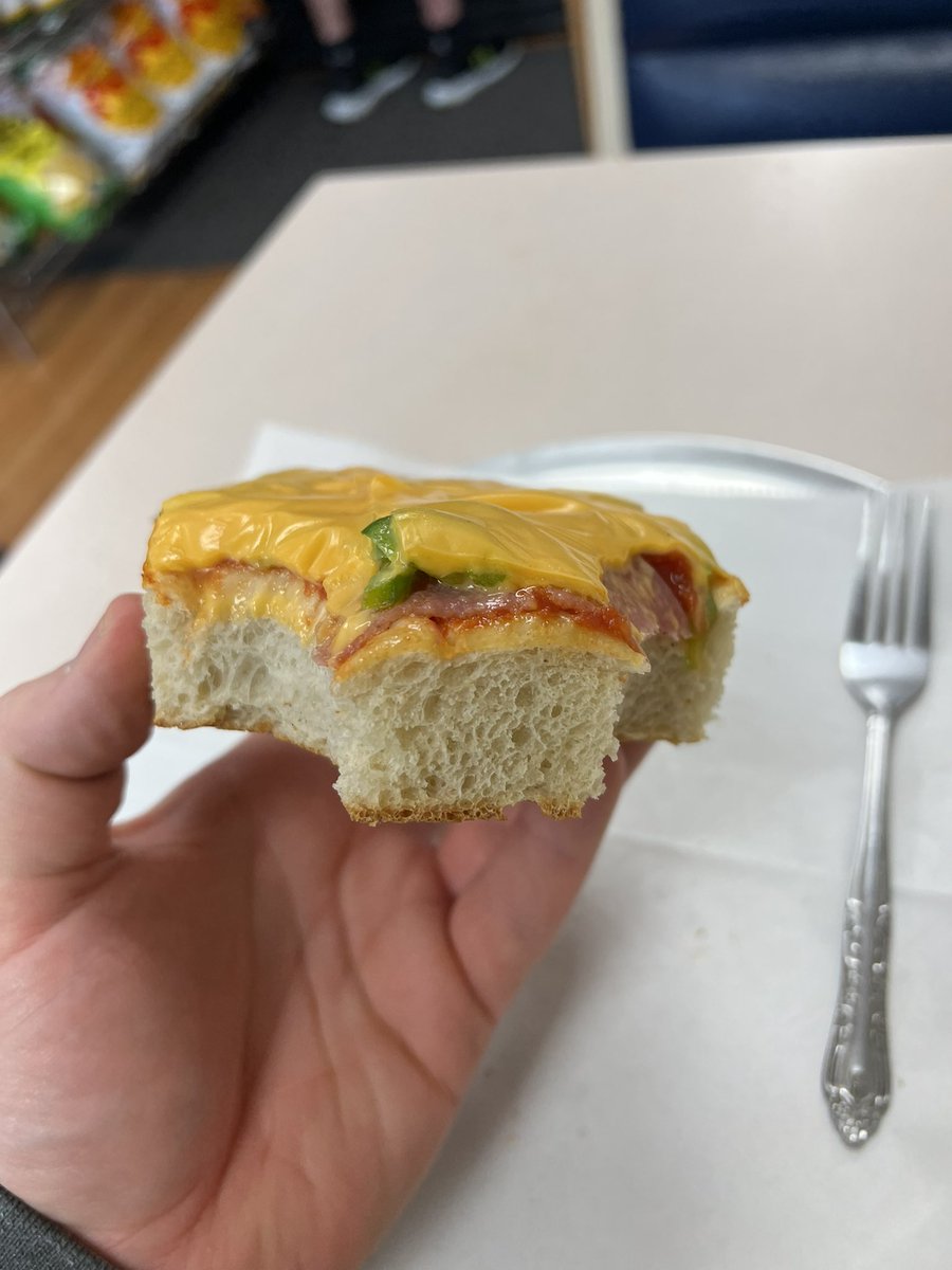 gogedaddy's tweet photo. @britttanyjeann I actually had this when I visited Alton, yeah it looks awful but it was BANGIN https://t.co/QIx9BIFNR4