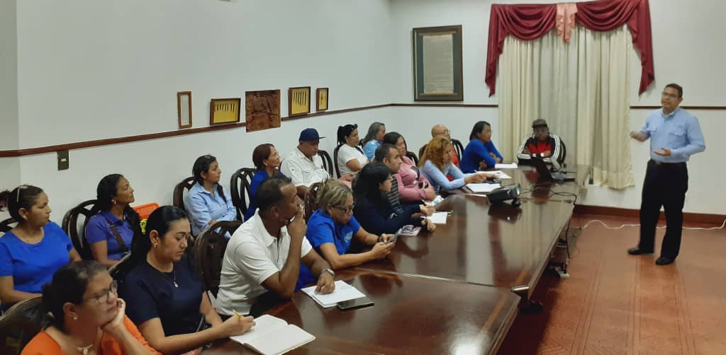 vistahermosacb1's tweet photo. Equipo de la Coordinación Zonal Fundabit Bolívar realiza reunión con Tutores de los Centros Bolivarianos de Informática y Telemática del Municipio Angostura Del Orinoco en las instalaciones del salón Casa Montes "Manuelita Sáenz "  finalidad orientaciones pedagógicas 2024 - 2025 https://t.co/CqHEWWLU0W