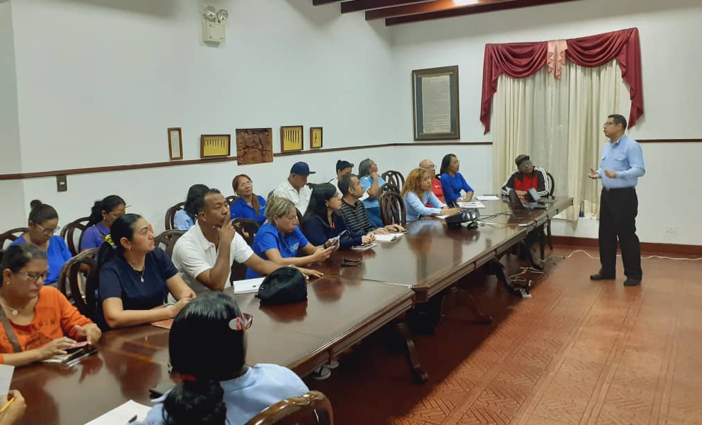 vistahermosacb1's tweet photo. Equipo de la Coordinación Zonal Fundabit Bolívar realiza reunión con Tutores de los Centros Bolivarianos de Informática y Telemática del Municipio Angostura Del Orinoco en las instalaciones del salón Casa Montes "Manuelita Sáenz "  finalidad orientaciones pedagógicas 2024 - 2025 https://t.co/CqHEWWLU0W
