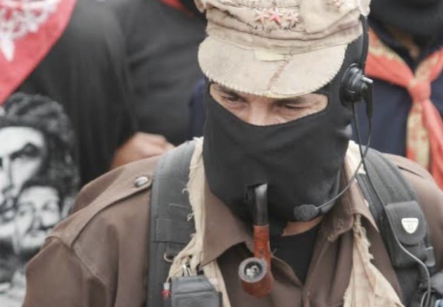 —Son Solo indios con pistolas, no pasa nada, señor Presidente! Venda Chiapas a Japón!

—No, no, es una revuelta armada y podría convertirse en una Revolución Armada!— planteaba Salínas de Gortari en los 90’s al saber del EZLN :