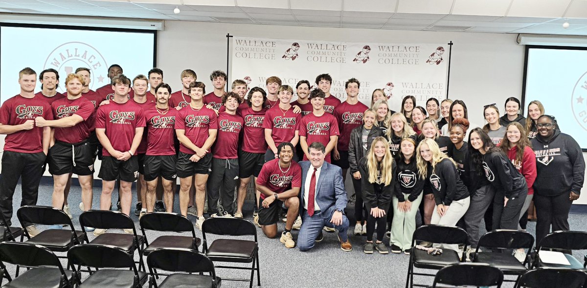 wccdothan's tweet photo. Interim President Keith Phillips (center) with current student-athletes after announcing that WCCD will add men’s and women’s cross country and men’s and women’s golf to the Govs athletic program beginning in the 2025-26 academic year. Go Govs, GROW GOVS!!! #govnation https://t.co/ZQlS6kY2oO
