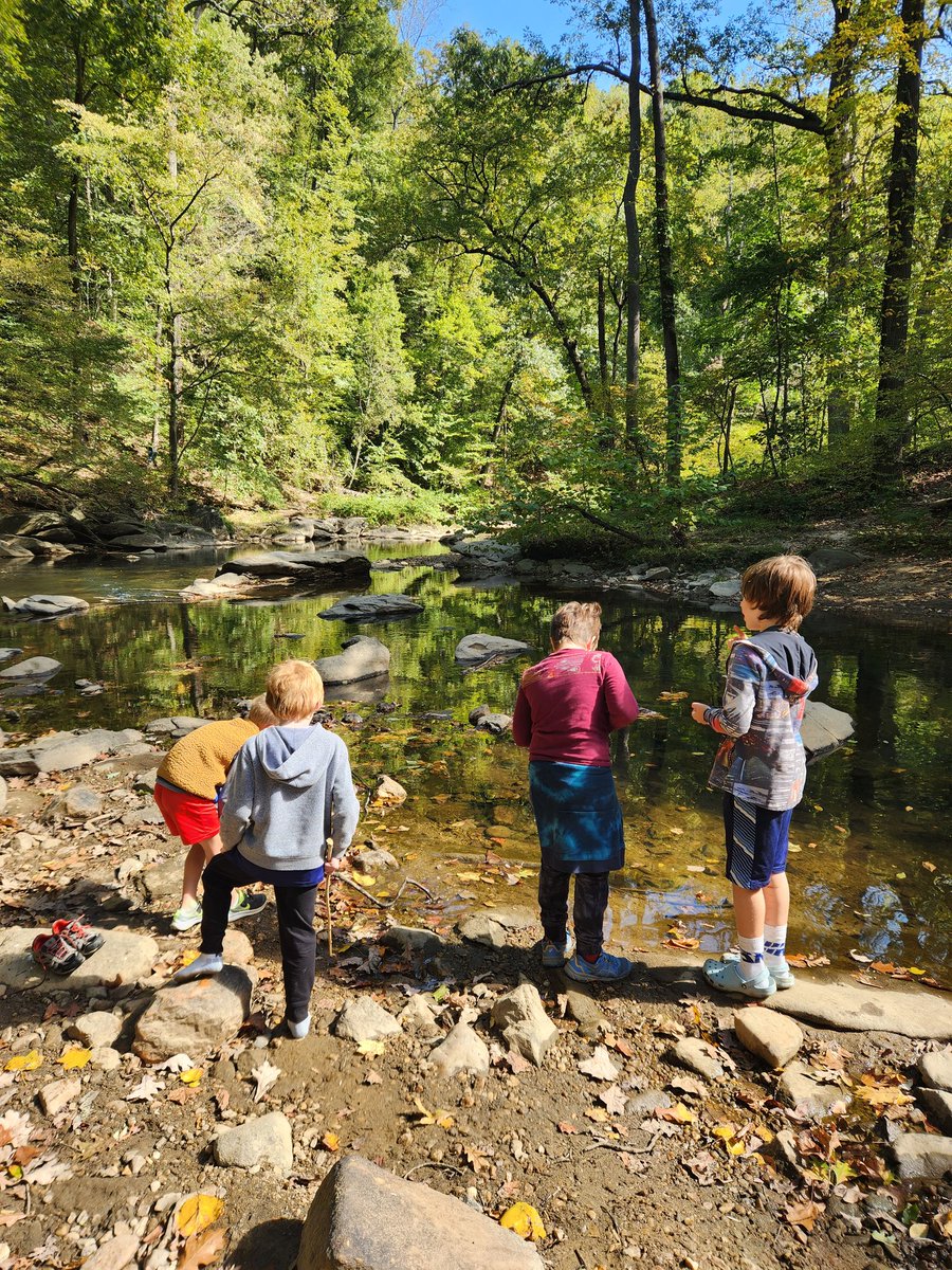 UrbanAdvSquad's tweet image. On Monday, #SquadMembers learned about the many ways the Nacotchtank relied on trees in and around Rock Creek Park. We spent Indigenous Peoples' Day learning and playing under those trees. #SquadMembers identified over 12 species!

#ThisIsOutdoorLearning 
#CityAsAClassroom