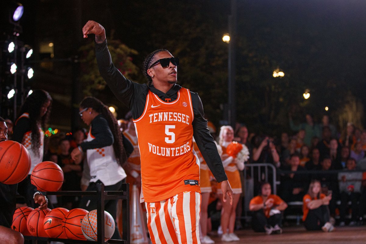 Vol_Hoops's tweet photo. the place to be Friday night

MARKET SQUARE MADNESS
7:30pm • Free Admission

More info » https://t.co/hMprbBgWF3