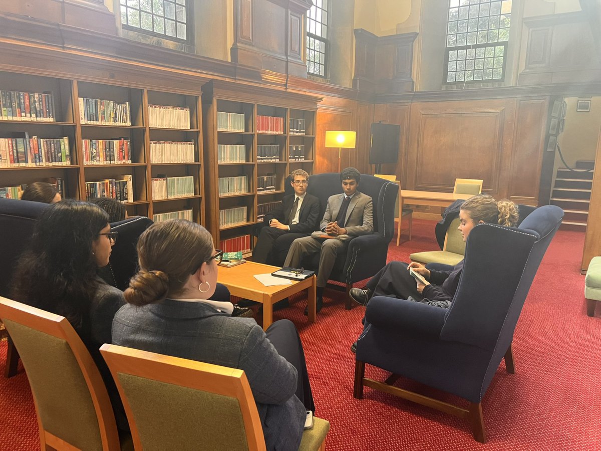 Upp_English's tweet image. This week’s Flecker society meeting was led by an U6th pupil, who delivered an engaging paper exploring to what extent Taylor Jenkins Reid’s novel ‘The Seven Husbands of Evelyn Hugo’ is a feminist text.