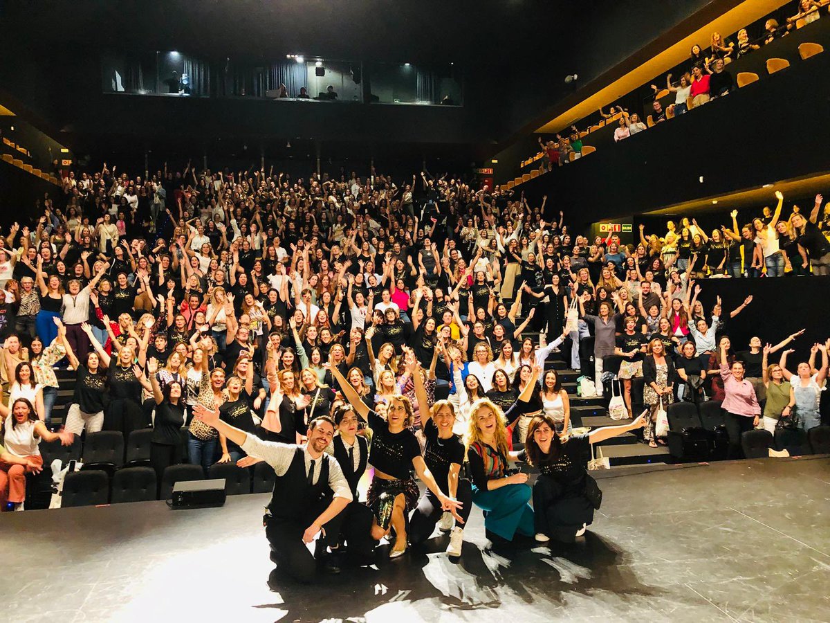 malasmadres's tweet photo. 📸 ¡Así cerramos una jornada increíble en Valencia! Gracias a todas las Malasmadres por hacer del #MalasmadresOnTour con @DKVSeguros algo inolvidable.  
¡Esto es solo el comienzo! 🎉  

#LaHoraDeCuidarse https://t.co/6ead67XdcV