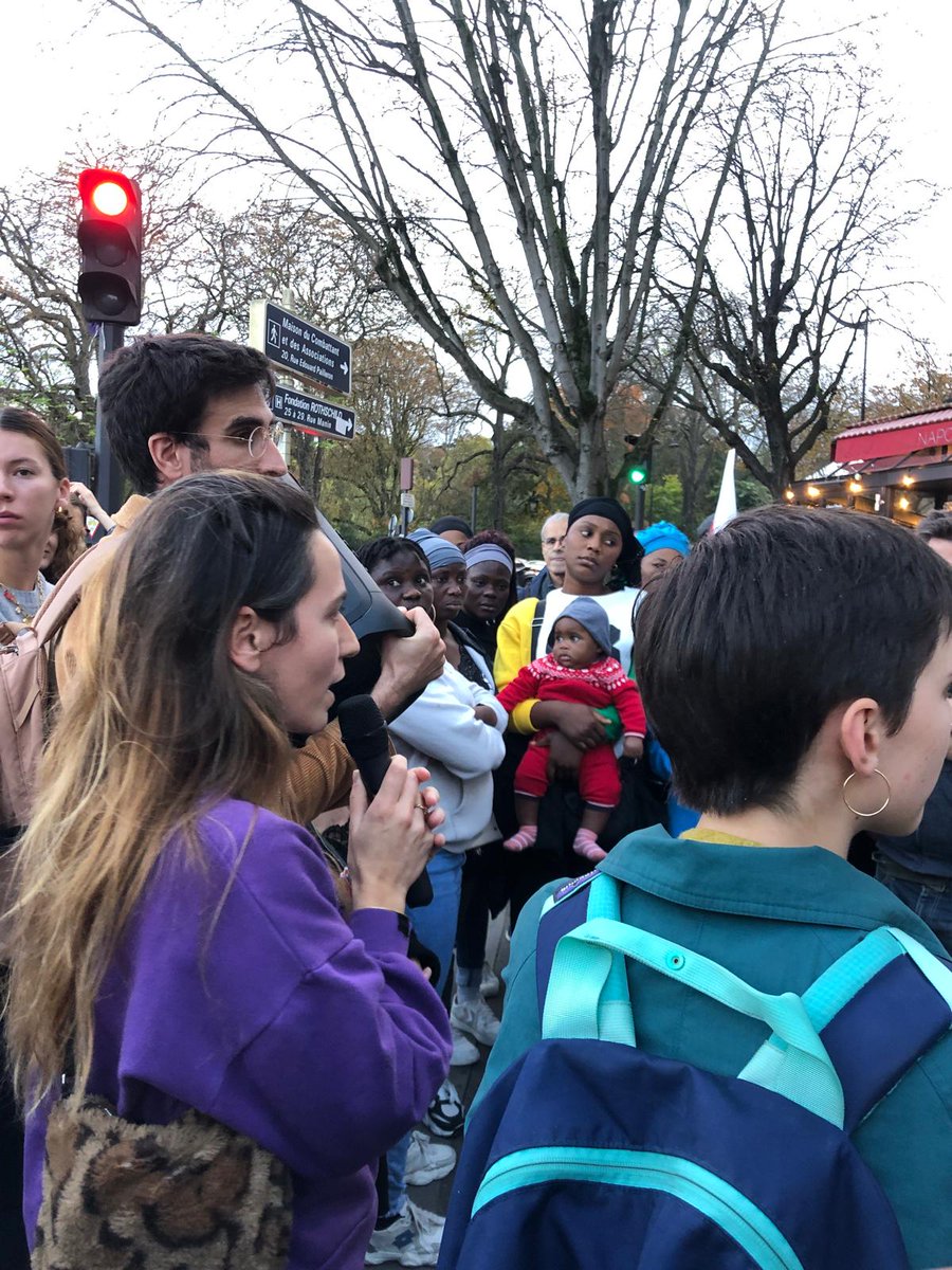toit_18's tweet photo. #enfants écoliers à la rue #Paris 
nous parents d'élèves voulons que le #LycéeBrassens soit ouvert pr les abriter avec leurs familles.
@Paris19e @FrancoisDagnaud @Anne_Hidalgo @faureolivier @egregoire il ne manque que votre GO. https://t.co/6YxJifrE4u