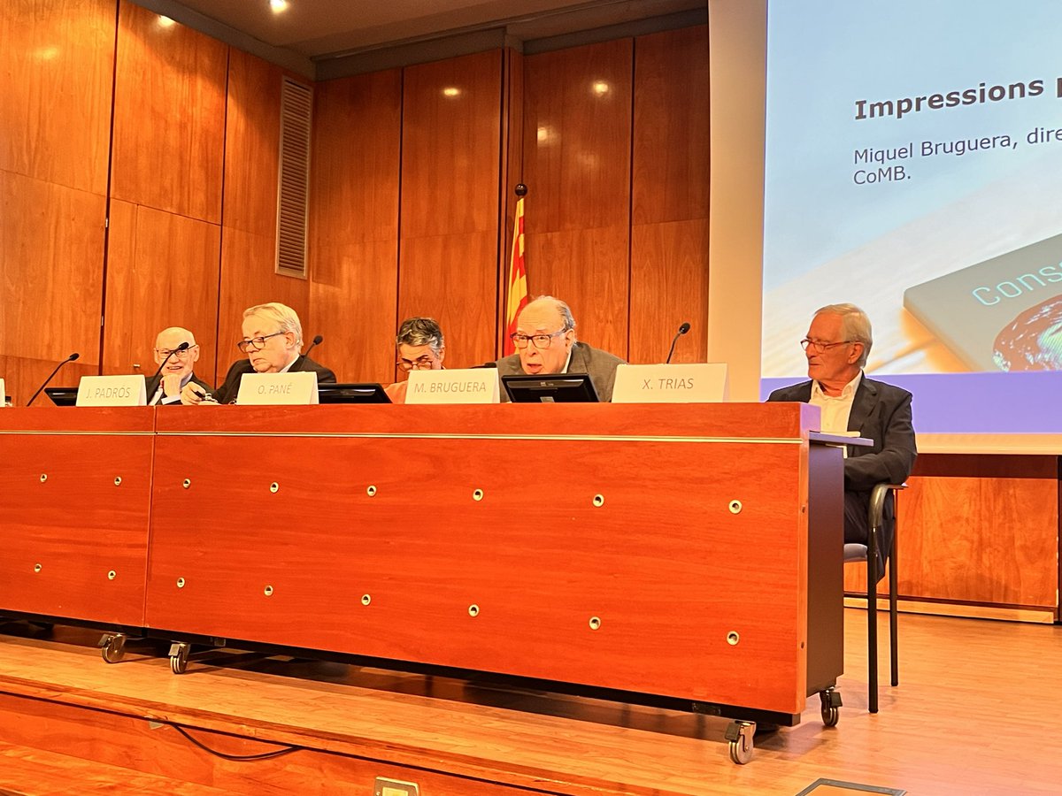 titonlailla's tweet photo. Avui presentació del llibre del @bohigasl sobre @xaviertrias al @COMBarcelona Constructor de consensos, amb visió de sistema i amb capacitat d’aixecar la mirada per anar lluny! És un referenten el món de la salut i més enllà! https://t.co/XavIQaODpo