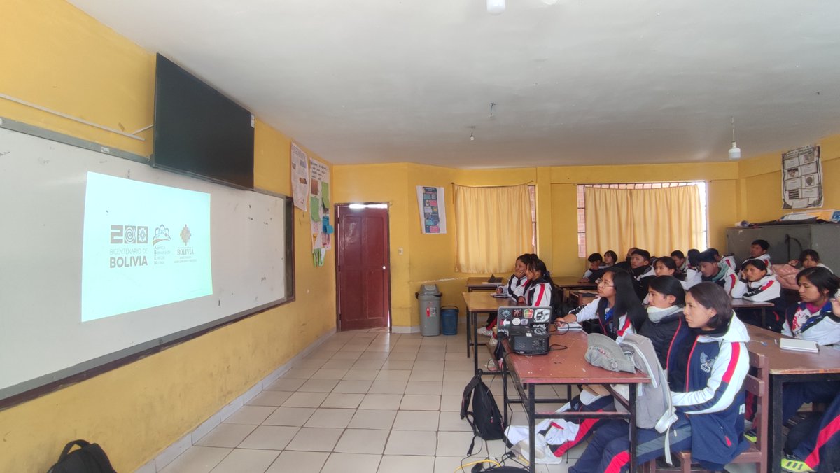 ABENinforma's tweet photo. La #ABEN y #ROSATOM inician hoy un ciclo de visitas a colegios en #ElAlto para informar a los estudiantes sobre becas 🎓 en el campo de la energía nuclear ⚛️. ¡Una oportunidad para que jóvenes bolivianos 🇧🇴 estudien en #Rusia 🇷🇺 y contribuyan al desarrollo científico del país! https://t.co/GQiQa6Z6Wm