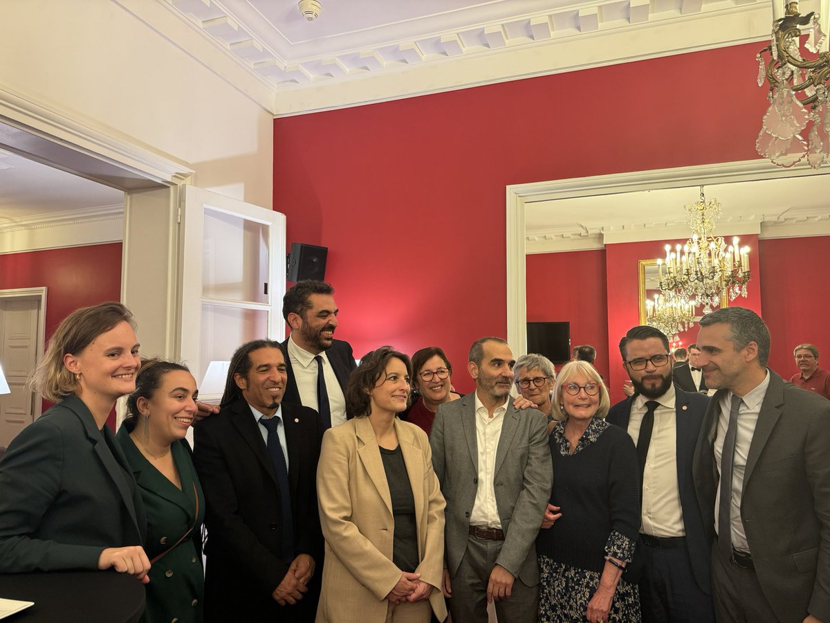 Mat_OLLIVIER's tweet photo. Rencontre conviviale avec les conseiller•ères des Français•es de l’étranger du groupe @Eco_Sol_AFE et les parlementaires ! 

Merci à @K_BenCheikh pour son accueil à l’Assemblée nationale 🙏 https://t.co/ObIu0nBtZv