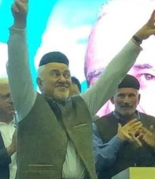 kaveheii's tweet photo. هشتگ عزل ظریف مطالبه ملی را تا ۲۴ ساعت دیگر  ترند یک توییتر فارسی نکنیم ؟ هرکس به سهم خودش یک هشتگ !
#عزل_ظریف_مطالبه_ملی https://t.co/hwa40rK2l4
