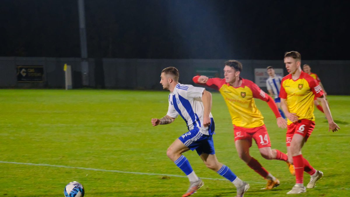 BroomhillFC's tweet photo. 📸 Cammy on the ball and Barzo standing strong in the first half.

🔵⚪️ https://t.co/aQE78Vyigo