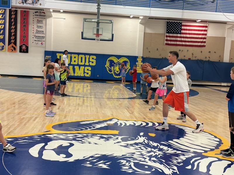 MidwestEliteBB's tweet image. #TeamMEB Staff Spotlight

Coach Sam Harrison (@CoachHarrison32)

Current Position: 
Rockhurst University, Assistant Men’s Coach 

MEB Summers: 9

Why Midwest Elite Basketball?