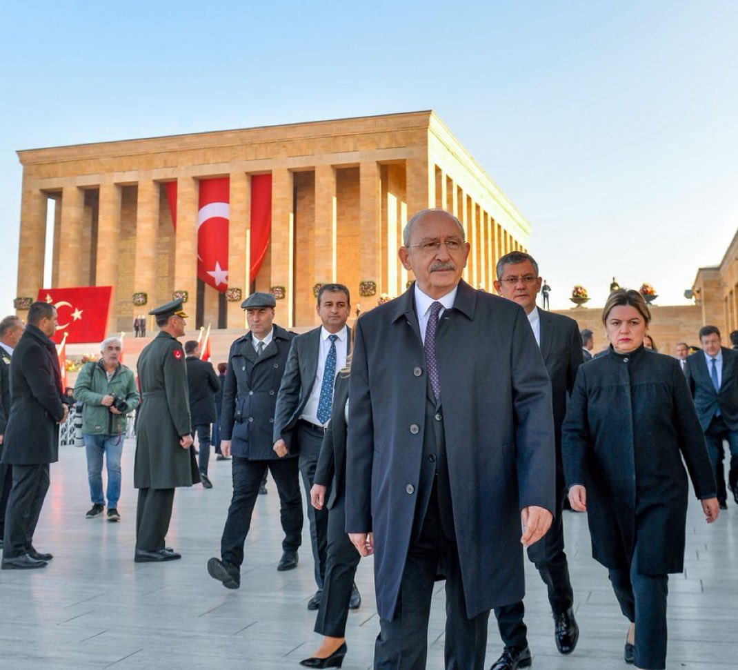 Kemal Kılıçdaroğlu: 

“Son nefesime kadar bu halk için mücadele etmekten geri adım atarsam, namerdim.”