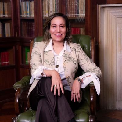 Ya comenzaron a tirarle a <a href="/carolinacorcho/">Carolina Corcho</a>, ayy juemadre la oposición la ve Presidenciable.

¿Cree usted que es Presidenciable?

Sí = dale RT 🔄 
Sí = dale ❤️ 
Sí/No 💬💬💬