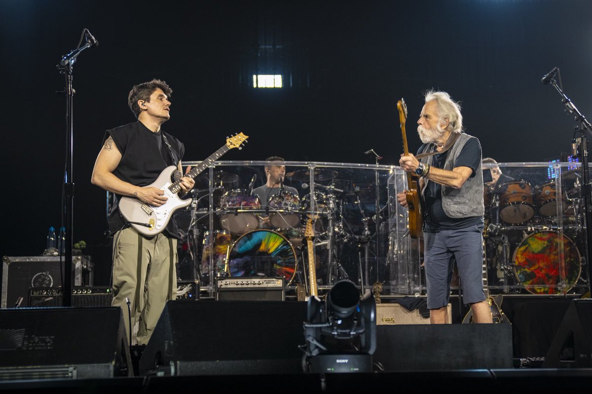 BobWeir's tweet photo. ‘Nother glorious occasion; I bet you’re hidin’ like I am...
Anyway, Happy Fk’n Birthday @JohnMayer…

📸: Chloe Weir https://t.co/k704NYBDm9