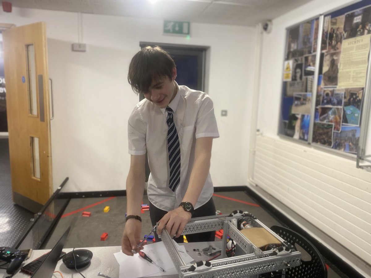 ygslearning5's tweet image. Getting techno with computing at tonight’s Open Evening. A sensational attendance tonight. Thank you all for coming. @YsgolGreenhill
