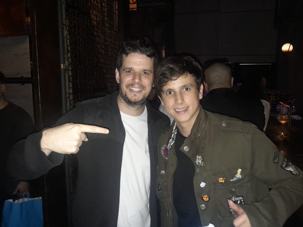 mhsanchez1988's tweet photo. Otra de anoche con el CEO de Ronin 😎

@cagyjan1 

#FiestaPixels https://t.co/Oddbf4djy7