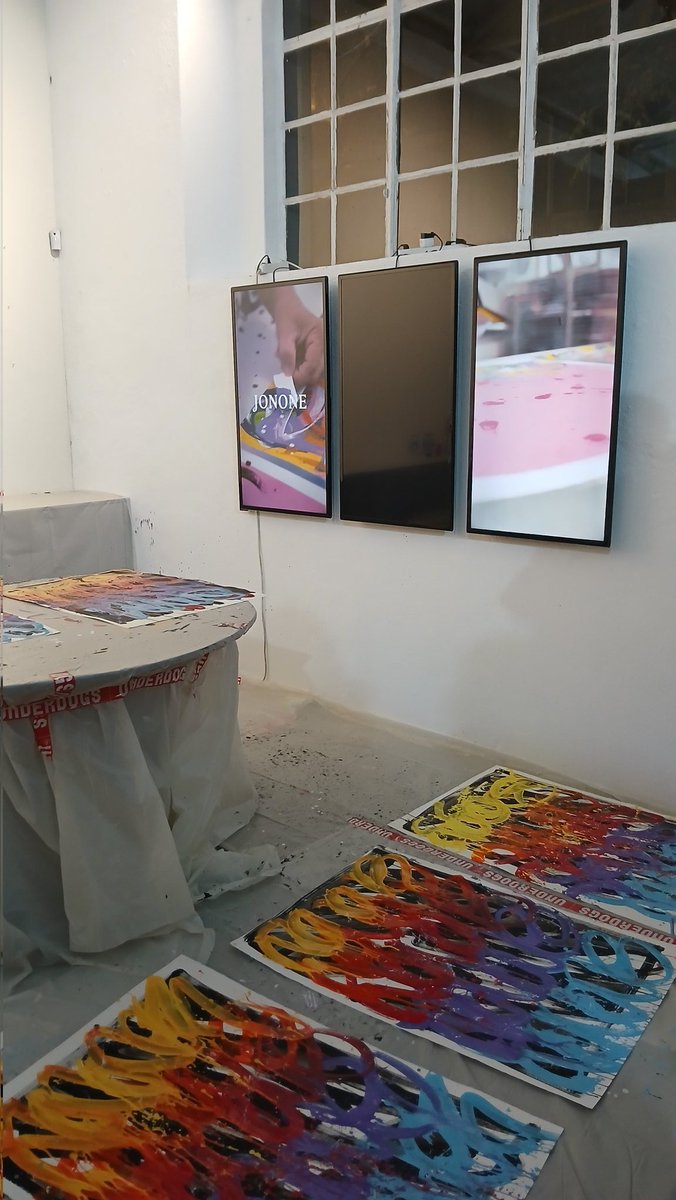 CathiaZiebel's tweet photo. #Jonone (John Perello)'s live performance at Underdogs Gallery tonight!
It's a treat to see him paint live.
Such a legend 🙌🏼
@cultur_affairs
#art #graffiti #streetart #contemporaryart #liveperformance
#Jonone https://t.co/Q6QIc7cAls