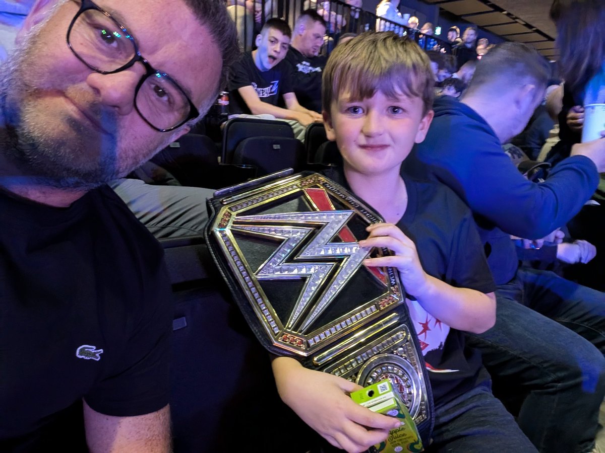 bigcox77's tweet photo. The champ is here!!! #WWEManchester https://t.co/4HuMsXHJ0k