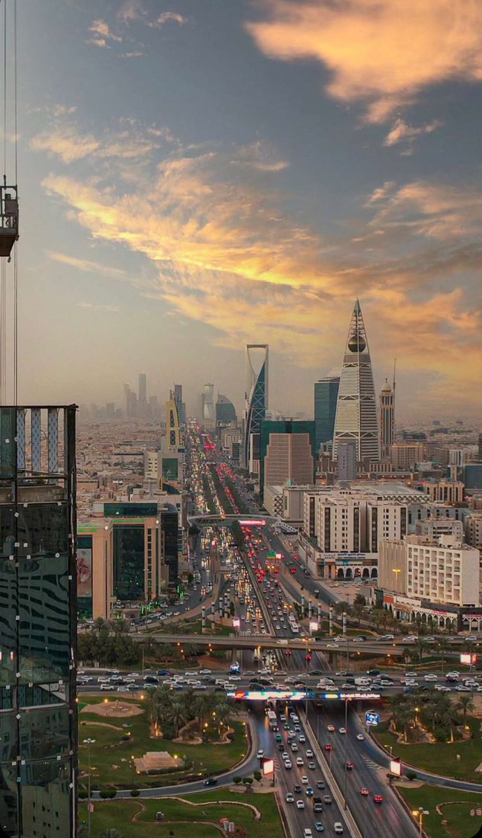SoonSaudi's tweet photo. قريبًا : 

مساحة مطار الملك سلمان في #الرياض ضعفين مساحة مطار هيثرو في لندن ، ومساحة حديقة الملك سلمان في الرياض 4 اضعاف مساحة الهايد بارك في #لندن ، وسرعه مترو الرياض اعلى من سرعة مترو لندن ومساحة مدينة القدية 3 اضعاف مساحة باريس في #فرنسا " الرياض ستكون عاصمة المستقبل "🇸🇦🤩👏 https://t.co/97aZ5544pi