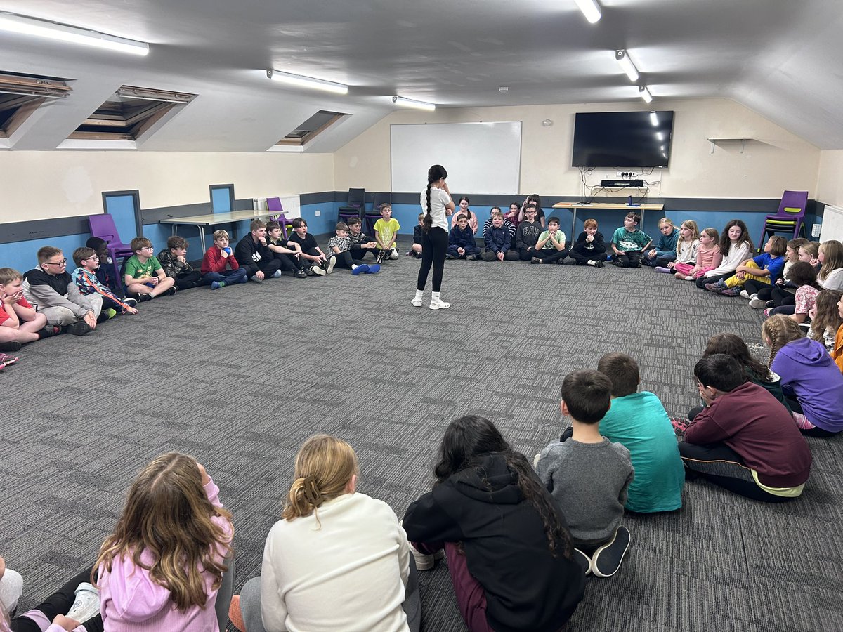 LlanFachPrm's tweet photo. A quiet game of “keys” started off our evening fun! https://t.co/vyjXule74B