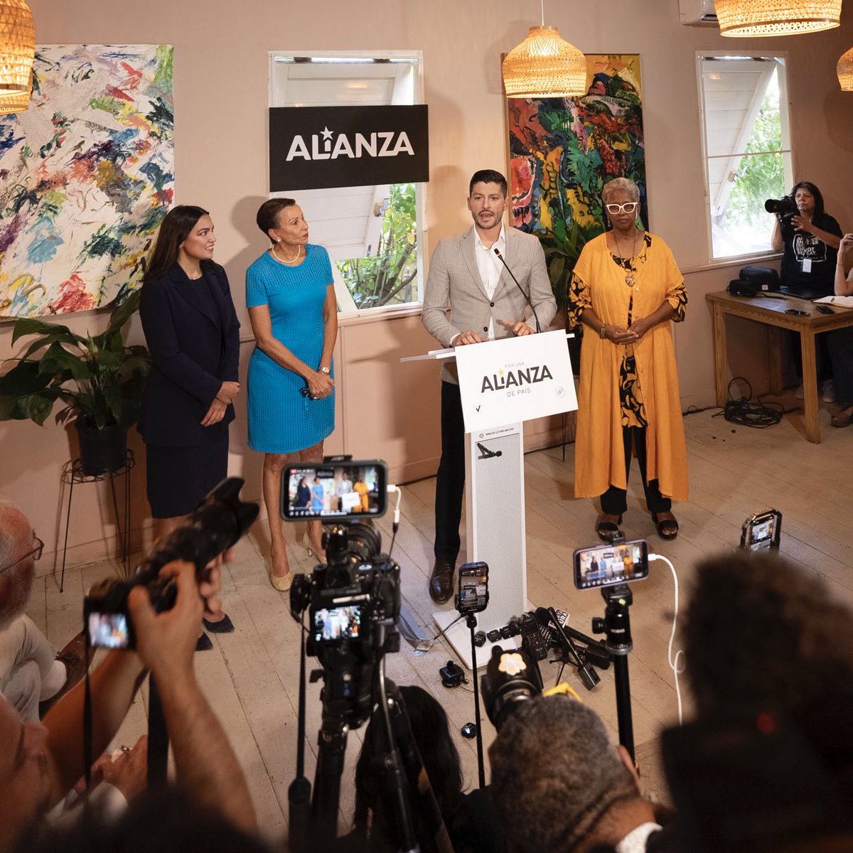 manuelnatal's tweet photo. ¡En San Juan y en todo Puerto Rico el amor y la esperanza siempre vencen al odio y al miedo!

Gracias a las congresistas @NydiaVelazquez y @AOC por el apoyo a nuestras candidaturas y al cambio para Puerto Rico. 

Únete hoy en https://t.co/DjMiFAK5k3 

- - - 

In San Juan and all over Puerto Rico, love and hope will always triumph over hate and fear. 

I’m grateful for the endorsement of congresswomen @NydiaVelazquez and @AOC, not only for my candidacy, but most importantly for supporting real change in Puerto Rico. 

Join us today at https://t.co/DjMiFAK5k3
