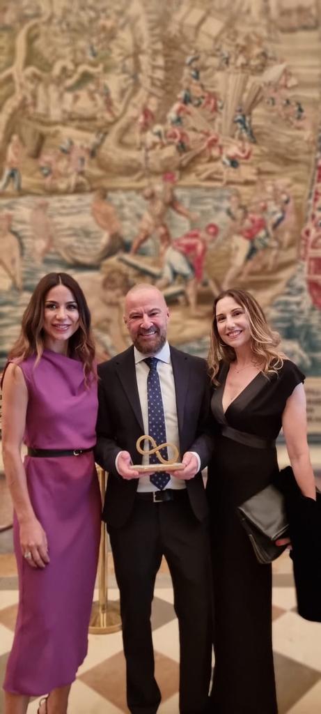 Salvador Navarro (@borenavarro) on Twitter photo ¡Gané!
Agradecido de corazón por este Premio Digital de Sevilla a la mejor columna de opinión.
Va por todos los que habéis creído en mí.
<a href="/DigitalesSev/">PremiosDigitalesdeSevilla</a> ¡Gané!
Agradecido de corazón por este Premio Digital de Sevilla a la mejor columna de opinión.
Va por todos los que habéis creído en mí.
<a href="/DigitalesSev/">PremiosDigitalesdeSevilla</a>