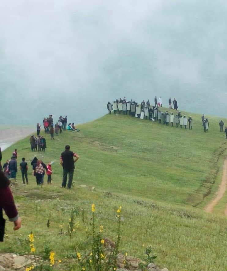 VachSays's tweet photo. 🚨 Azerbaijan is grossly violating the rights of environmentalists.

📢 How can a country with such disregard for human rights lead COP29?

#HumanRights #COP29 #Azerbaijan #StopPoliceBrutality https://t.co/PggmGCy9KZ