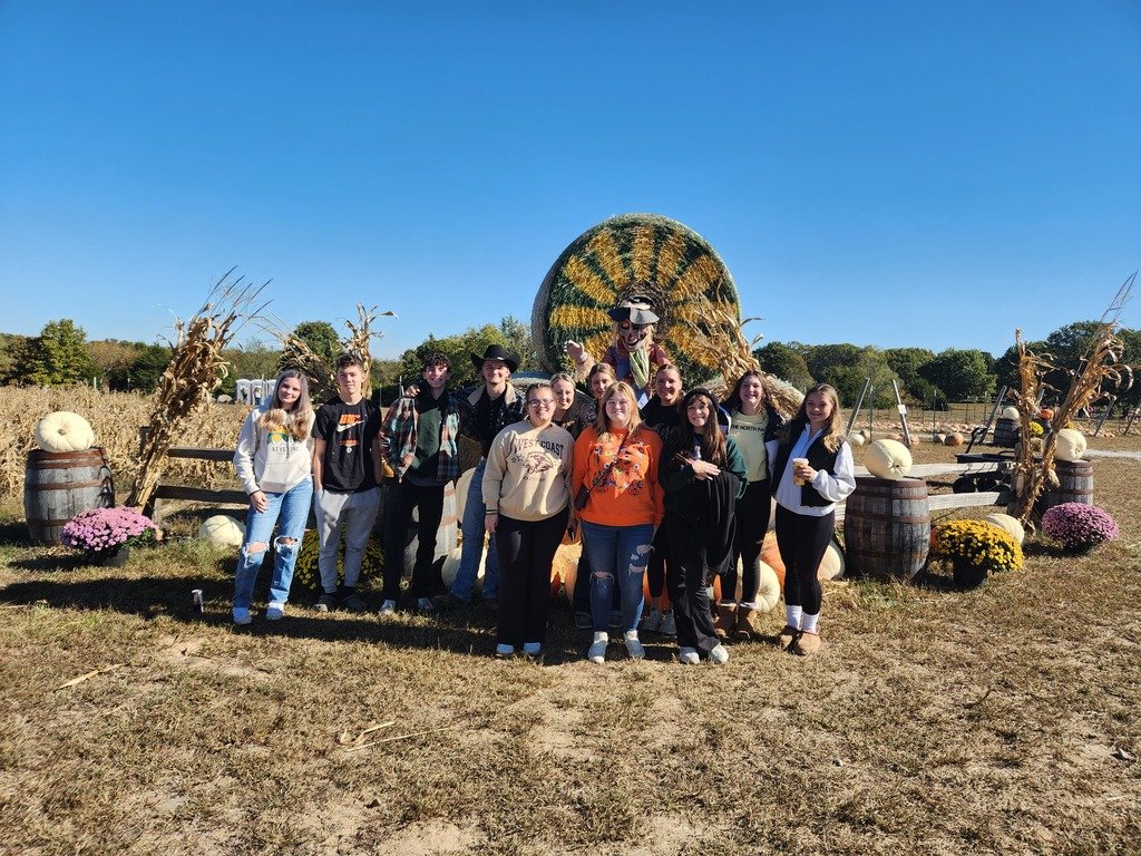 It was a great day to spend in Bolivar with almost 300 other students at the 83 &amp; Vine Pumpkin Patch with our District 13 FBLA team for a little planning and membership info about our upcoming contest season. We had a beautiful fall day for our meeting.