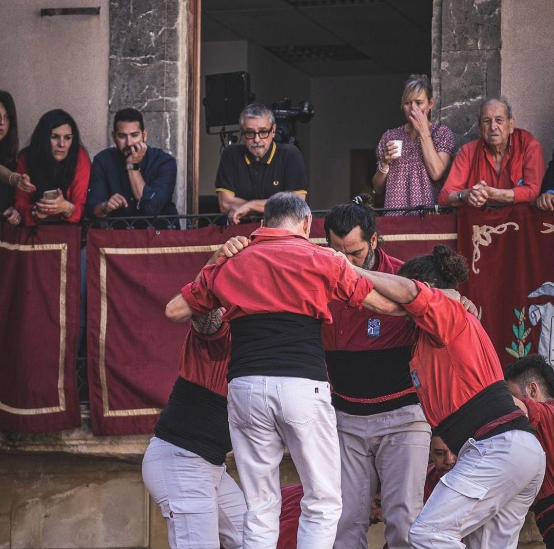 Mai haguéssim volgut dir que la nostra estimada plaça Vella ha tingut l’honor de presenciar la teva darrera actuació, fent la crònica de l’històrica diada de Santa Teresa del Vendrell. 

Que la terra et sigui lleu, <a href="/AForneLopez/">Agustí Forné</a>