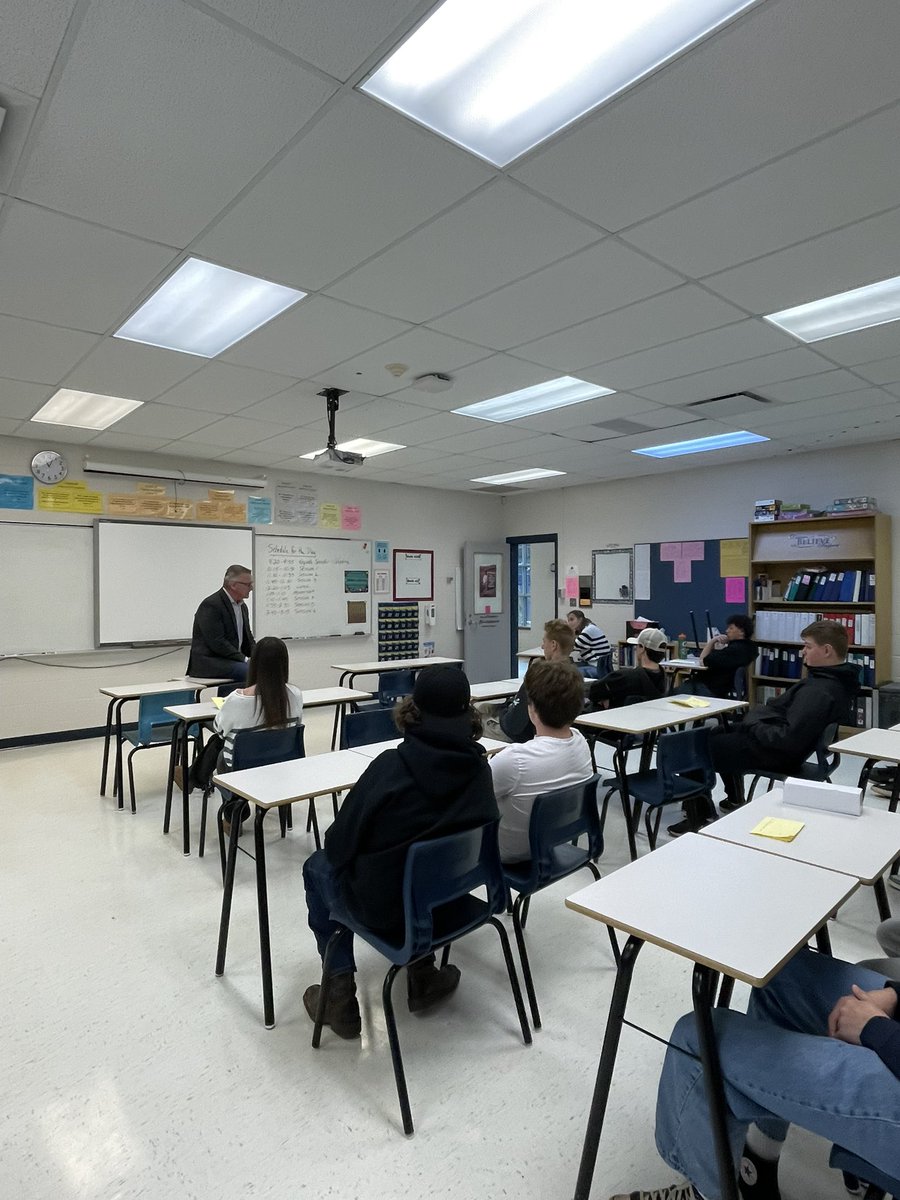 Thank you to <a href="/GoBobcatsGo/">Bluefield Bobcats</a>  Bluefield High school staff and students for welcoming over 100 presenters speaking with students on “Career Day” Great questions about our democratic process and institutions. Always fun to visit my alma mater. #gobobcats #futureleaders