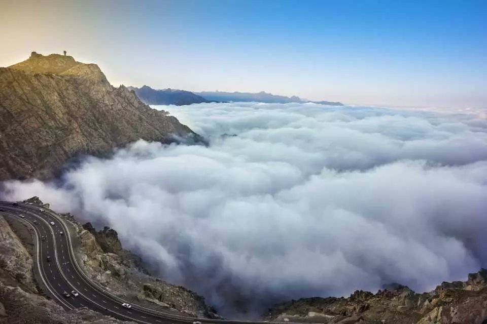 Escapes_haven's tweet photo. Taif Full Day Tour with Lunch from Jeddah
Experience mountains of Taif located over the Al Hada Mountains above Mecca and on the Eastern slopes of the Al Sarawat mountains
#travelblogger #travel #adventure #saudiarabia 
https://t.co/CKpoC0MKEL https://t.co/OBY8Zwc1jZ