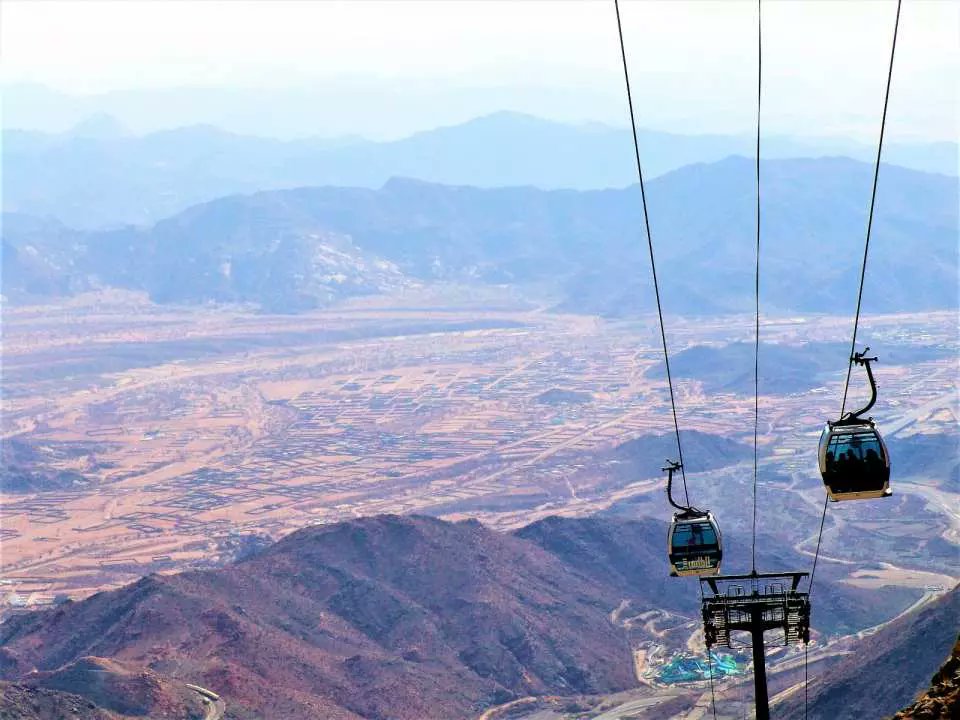 Escapes_haven's tweet photo. Taif Full Day Tour with Lunch from Jeddah
Experience mountains of Taif located over the Al Hada Mountains above Mecca and on the Eastern slopes of the Al Sarawat mountains
#travelblogger #travel #adventure #saudiarabia 
https://t.co/CKpoC0MKEL https://t.co/OBY8Zwc1jZ