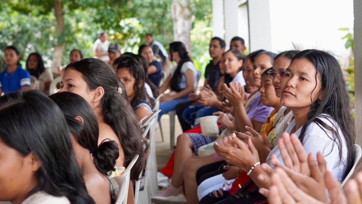 jepazvpar's tweet photo. #Atanquez es un corregimiento de #Valledupar ubicado en el resguardo del pueblo indígena @cabildokankuamo 
Aquí, los y las jóvenes beneficiados comparten sus historias de vida y se comprometen en la construcción de la paz. 
#JovenesEnPazVpar #JuegatelaPorLaPaz https://t.co/uUzzkKYZtx