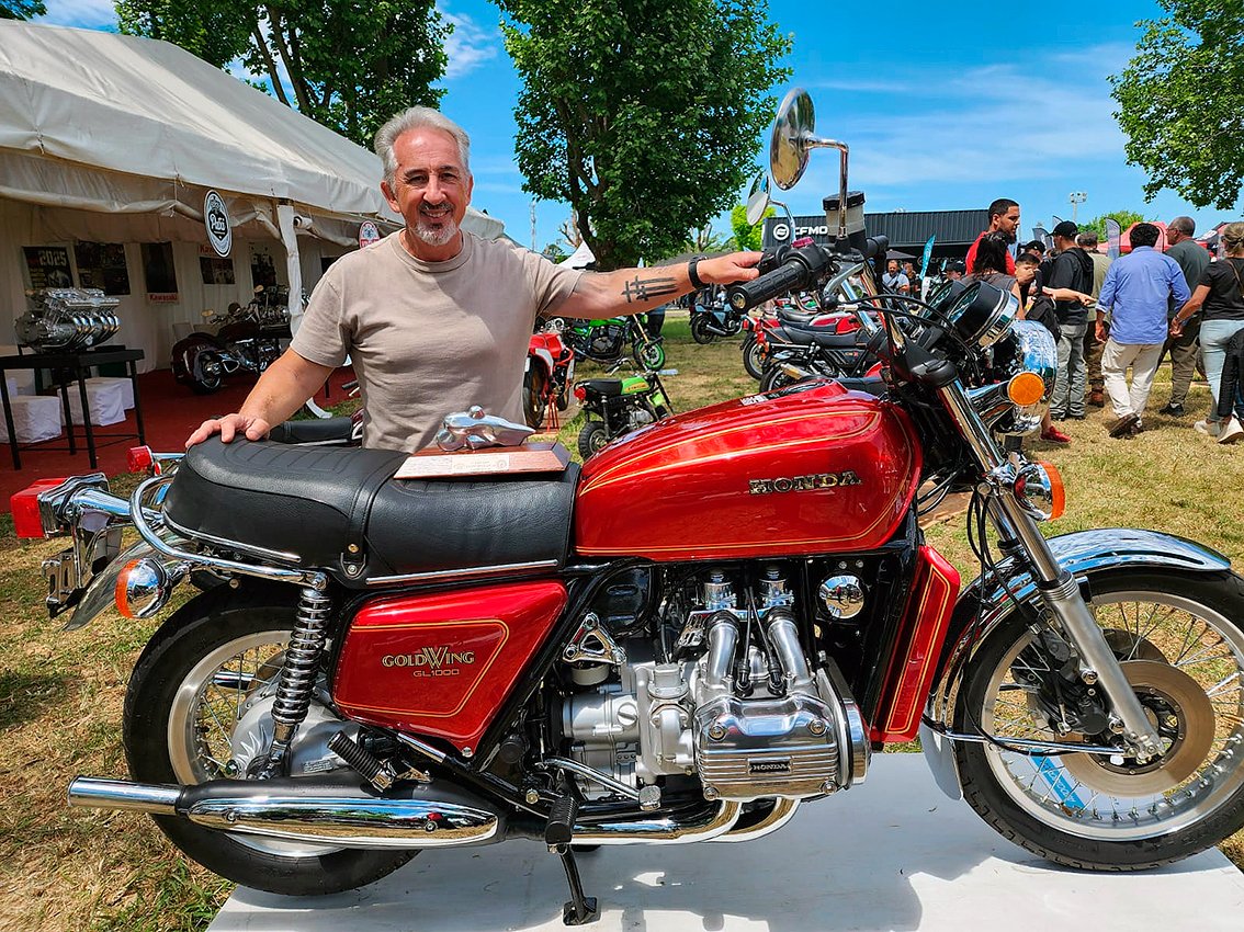INFORMOTO's tweet photo. GOLDWING GL 1000 GANADORA ENTRE LAS JAPONESAS CONTEMPORÁNEAS EN AUTO CLÁSICA
https://t.co/cBWYHp4gG1
#HondaGoldwingGL100 #Autoclasica2024 #AAMAC https://t.co/EoFcq5HjOg