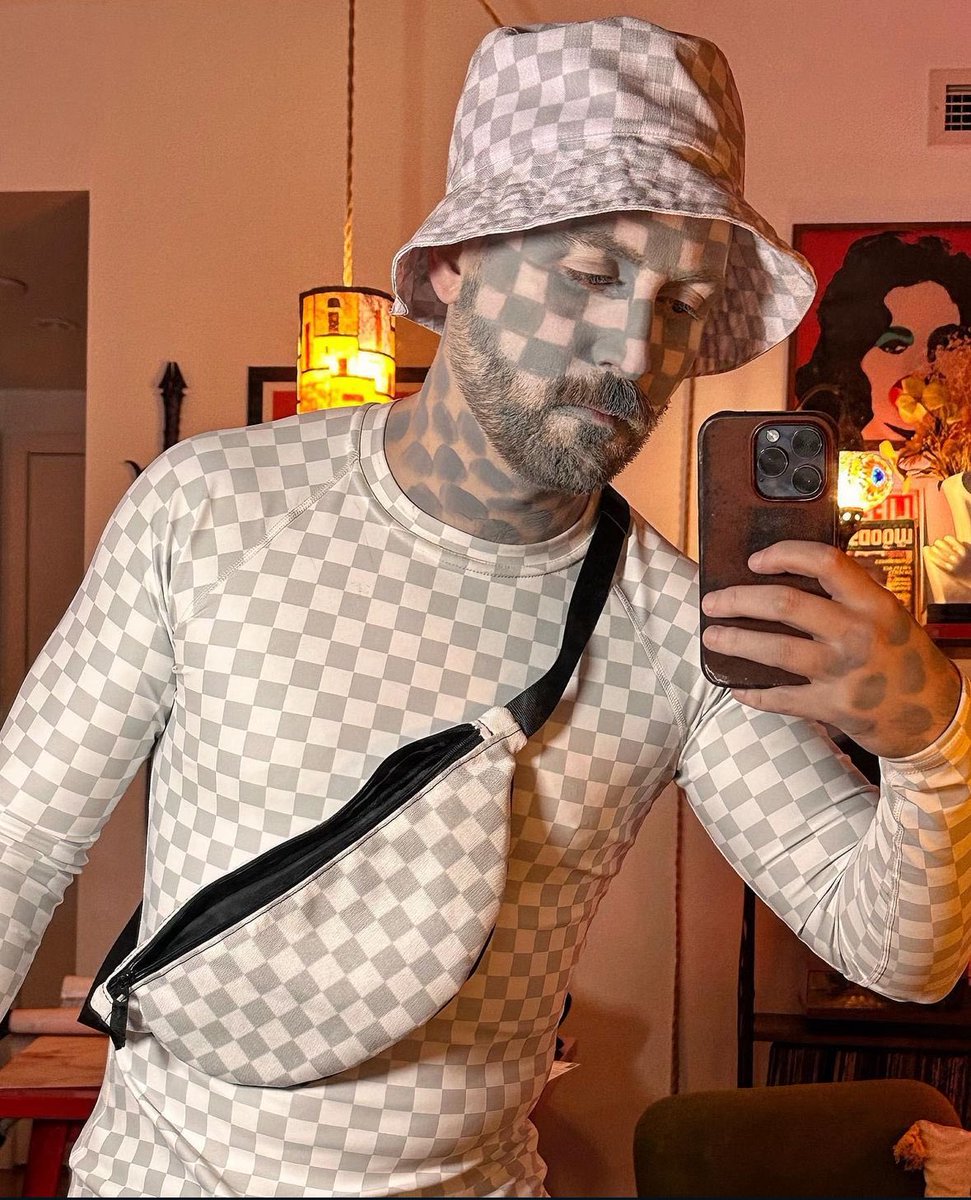 PanderShirts's tweet photo. @trixiemattel Last year I was a transparent png https://t.co/d5w0m8hKhB