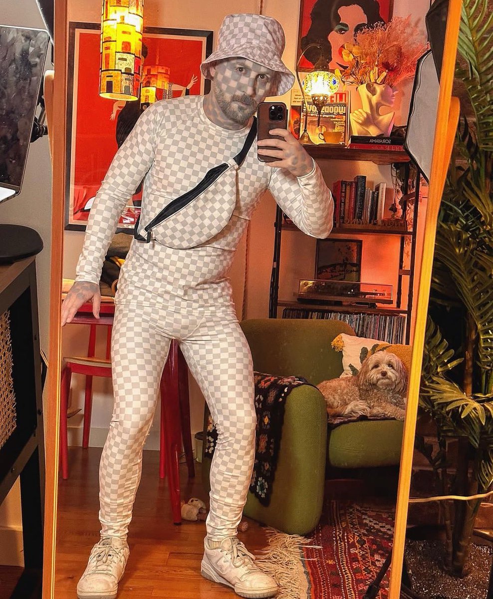 PanderShirts's tweet photo. @trixiemattel Last year I was a transparent png https://t.co/d5w0m8hKhB