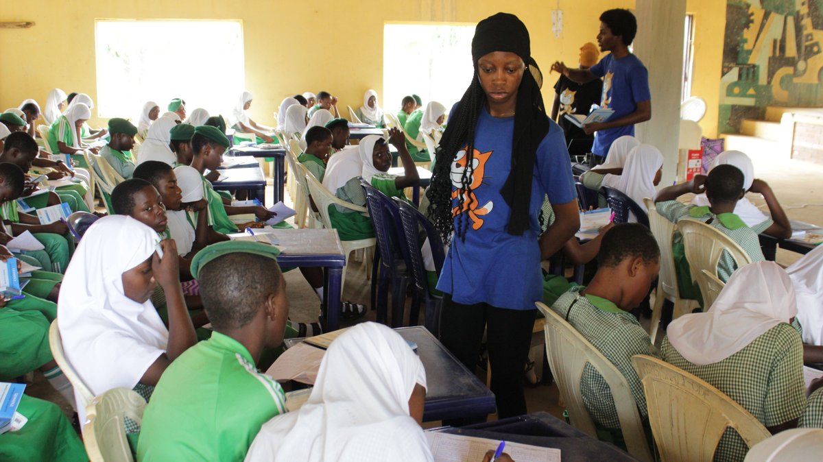 onlinehubng's tweet photo. 🚀We were at Muslim Girls' High School (Snr), Ijebu Ode, today 16th October 2024, training 100 girls in @Scratch! 💻Inspiring girls to embrace #CreativeCoding with our #Scratch Family Bonding Flashcards! #SEC #GirlsLearnCode #STEM #OneStudentOneSkill #InspiringGirls #Phase3 3/10 https://t.co/4Fi1qIlC1x