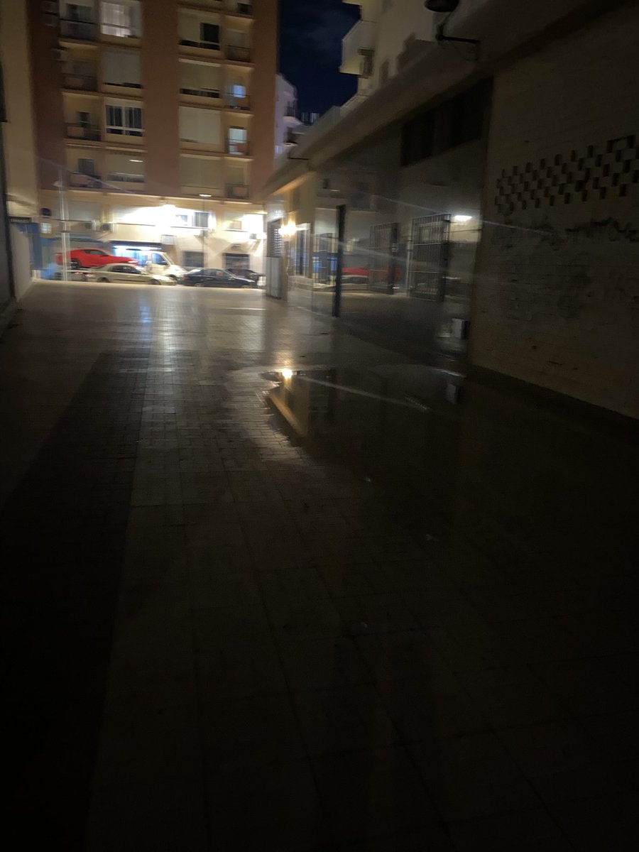 juanfe67_'s tweet photo. @Torremolinos_On  las calles alrededor de la Plaza De Goya no funciona el alumbrado público desde hace 1 semana https://t.co/xvUwjrKjI7