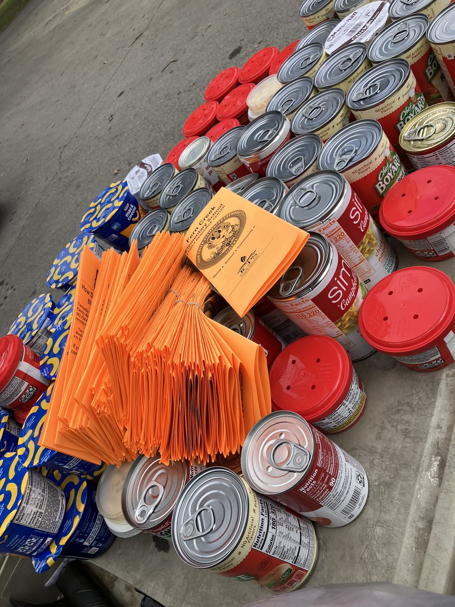weakley_l's tweet photo. This year, my focus is on building relationships. Today, I wheeled my mobile food cart to families in the car rider line. A big thank you to Fern Creek Woman’s Club for the canned goods. @Principal_FCES @GoffnerGwen @JCPSAsstSuptASP https://t.co/PdpYex2ga6