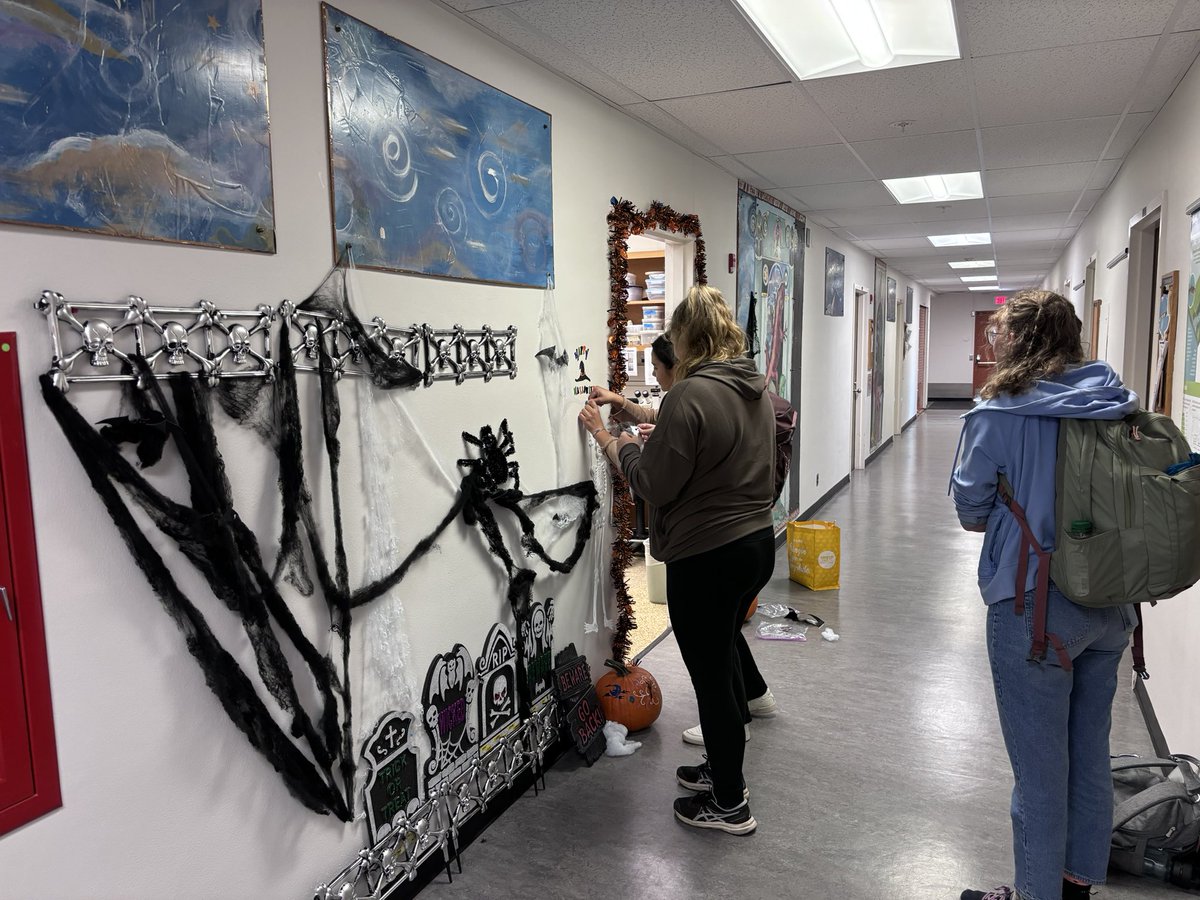 Timaukel's tweet image. Keeping our lab tradition for Halloween 🎃 👻 @osufwcs