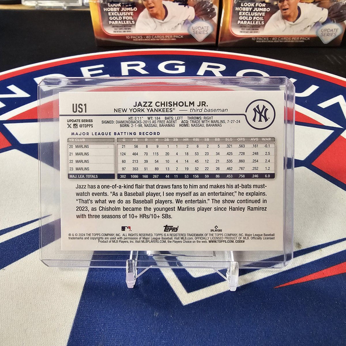 UndergroundBrks's tweet photo. Yo @Topps what is my fine Yankee customer looking at exactly?!?
Checklist doesn't tell us, seems exciting!
🔥🔥🔥🔥🔥
#Topps #UpdateSeries https://t.co/QGjk3mBqio
