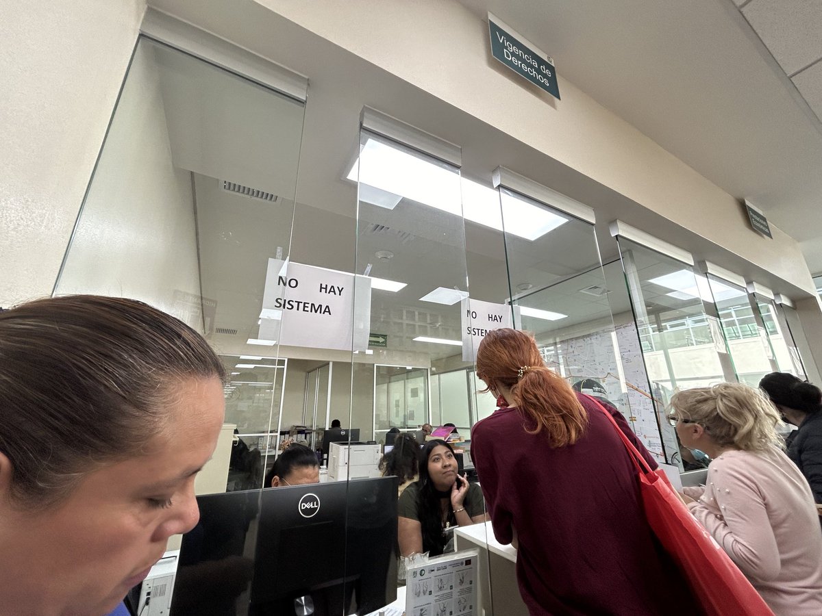 Interesante conocer porqué en la UMF 21 del ⁦<a href="/Tu_IMSS/">IMSS </a>⁩ de la CDMX en el cambio de turno se va el sistema pero solo en el área de afiliación. Los demás departamentos trabajando de forma normal. No saben cuando pueda regresar pero dicen que mejor regresen otro día… 😠