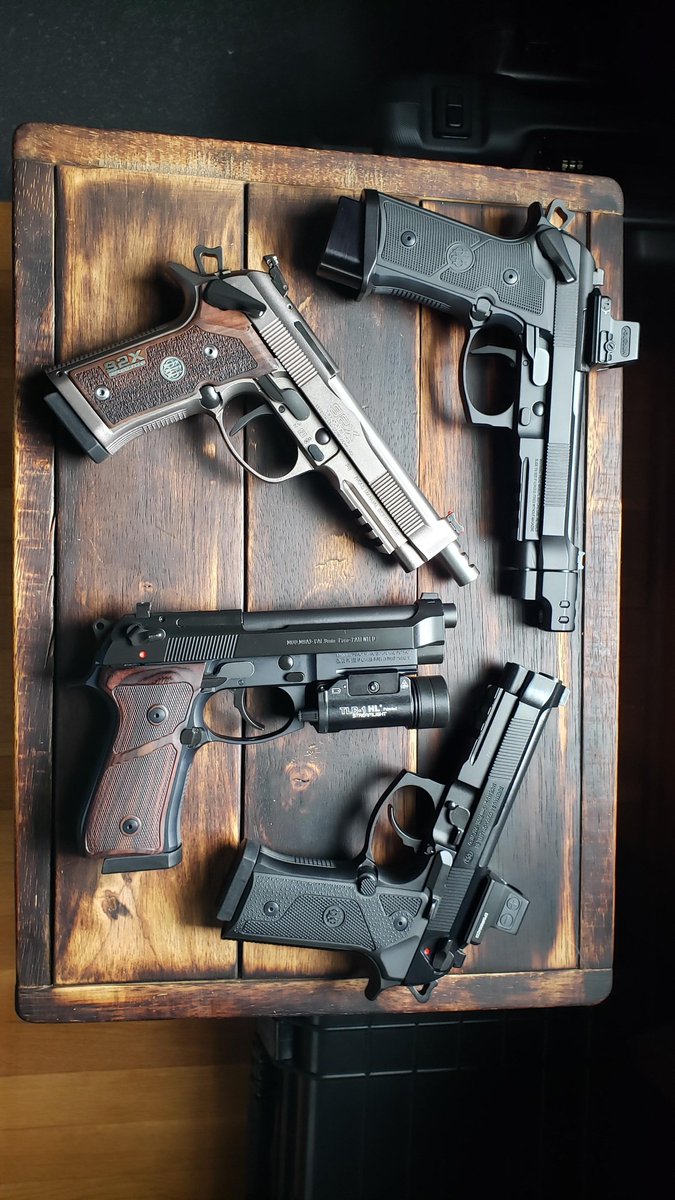 firearmsdaily_'s tweet photo. Pick one
🇮🇹 Beretta 92XP, 92XI, M9A3 &amp; M9A1 https://t.co/UDFtTjGCqS