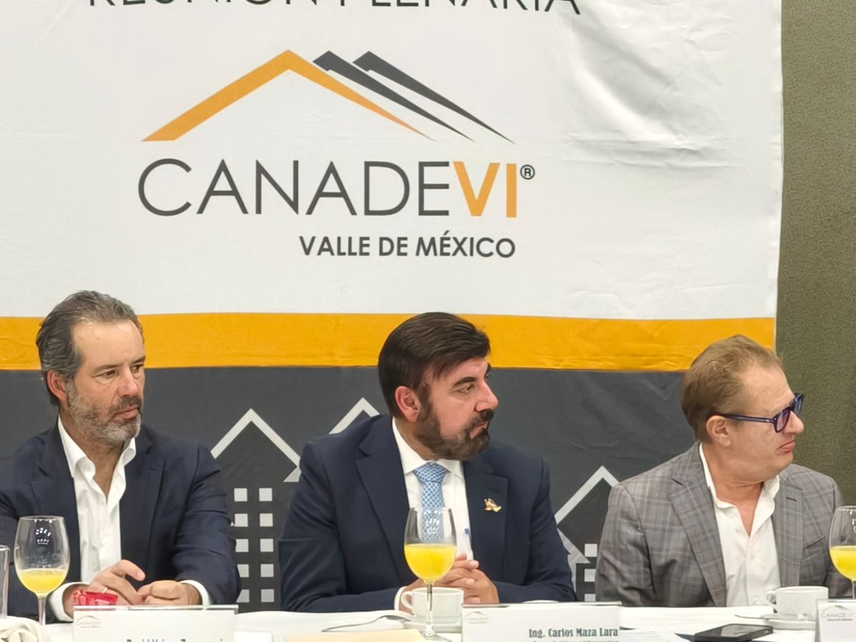 CANADEVI's tweet photo. #CanadeviVM agradece la participación del Ing. Carlos Maza Lara, secretario de la @SEDUIEdomex y a todo su equipo de trabajo por el diálogo en #ReuniónPlenaria en el marco de @ObraBlancaExpo. Seguiremos uniendo esfuerzos por construir #ViviendaAsequible y dar especial atención a la población más vulnerable. Trabajemos en planes estratégicos de reconvención  que permitan vivienda asequible y por generar inversión y ser parte de la transformación en beneficio de los empleos y las familias mexiquenses. #SomosIndustria