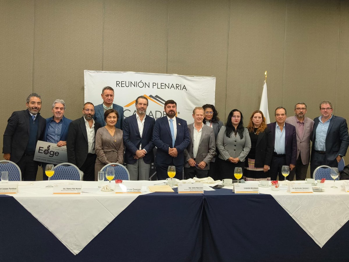 CANADEVI's tweet photo. #CanadeviVM agradece la participación del Ing. Carlos Maza Lara, secretario de la @SEDUIEdomex y a todo su equipo de trabajo por el diálogo en #ReuniónPlenaria en el marco de @ObraBlancaExpo. Seguiremos uniendo esfuerzos por construir #ViviendaAsequible y dar especial atención a la población más vulnerable. Trabajemos en planes estratégicos de reconvención  que permitan vivienda asequible y por generar inversión y ser parte de la transformación en beneficio de los empleos y las familias mexiquenses. #SomosIndustria